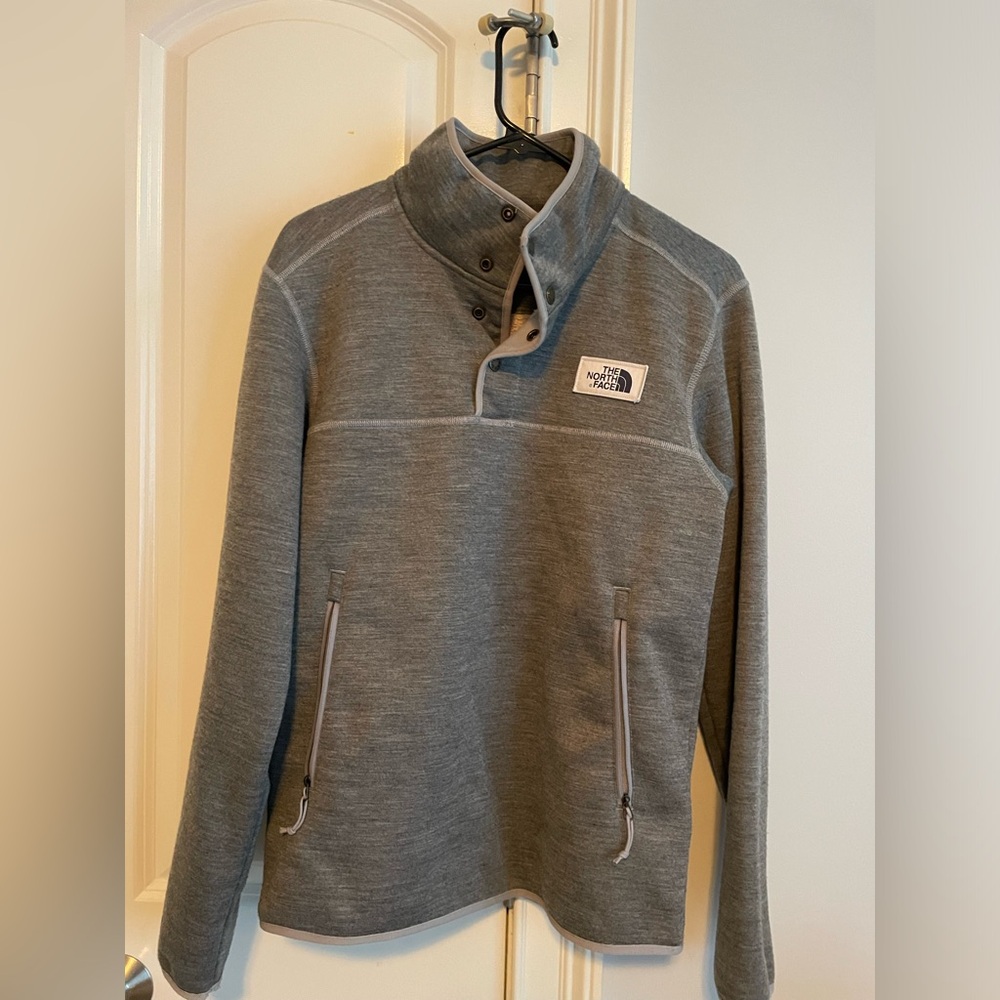 Men’s grey quarter zip pullover